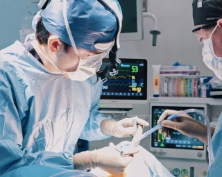 san miguel de allende dental specialist performing surgery for getting dental implants as part of an all-on-4 treatment